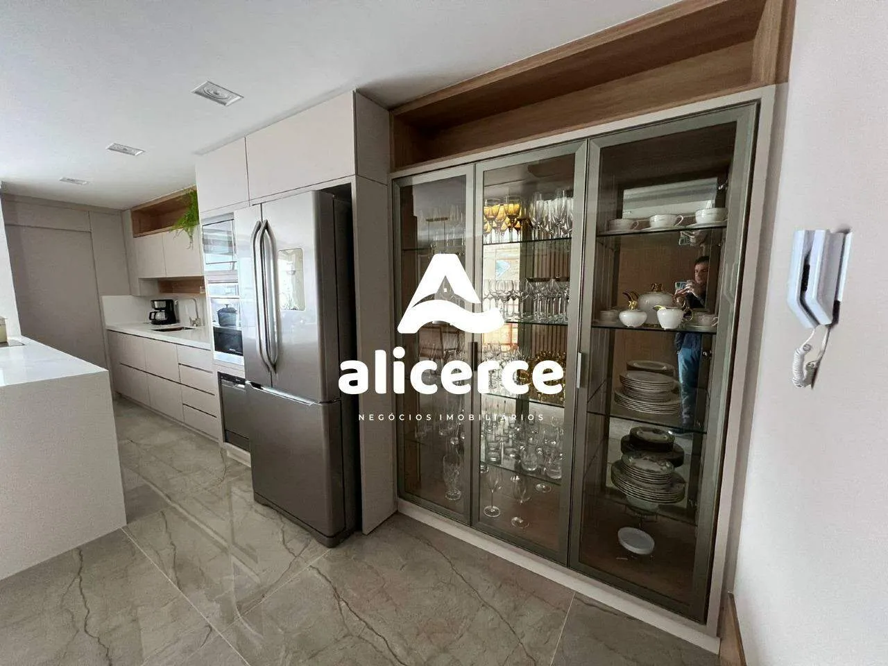 Imagem Cobertura à venda com 4 quartos 4 suítes, 221m² em Coqueiros Florianópolis