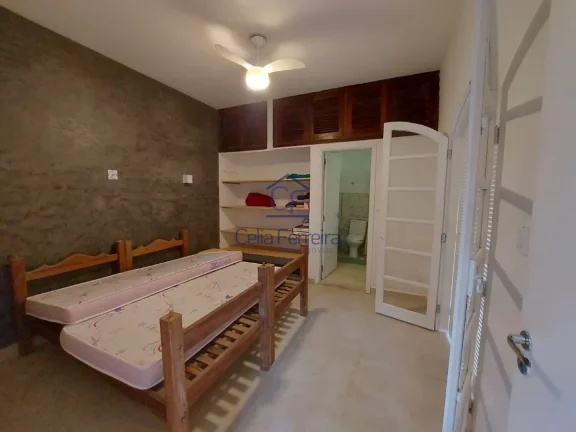 Imagem Ótima casa em localização privilegiada no miolo da Martim de Sá a 100m da praia
