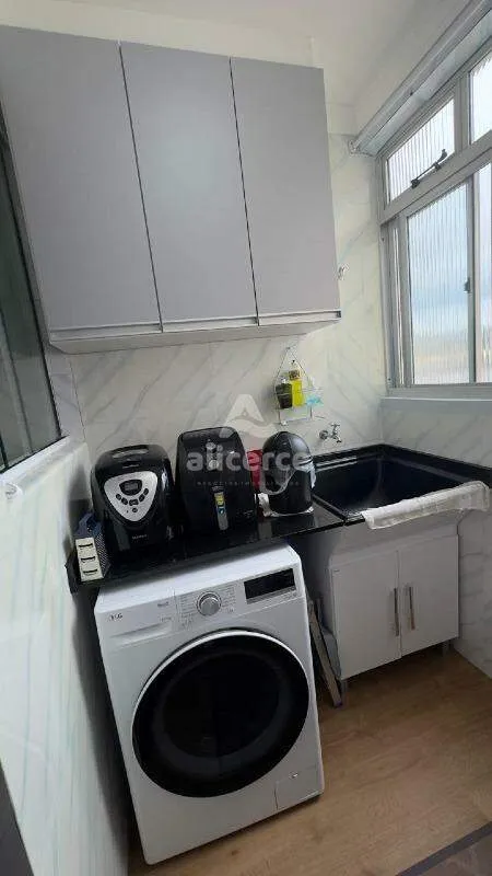 Imagem Apartamento à venda com 3 quartos , 76,1m² em Barreiros São José