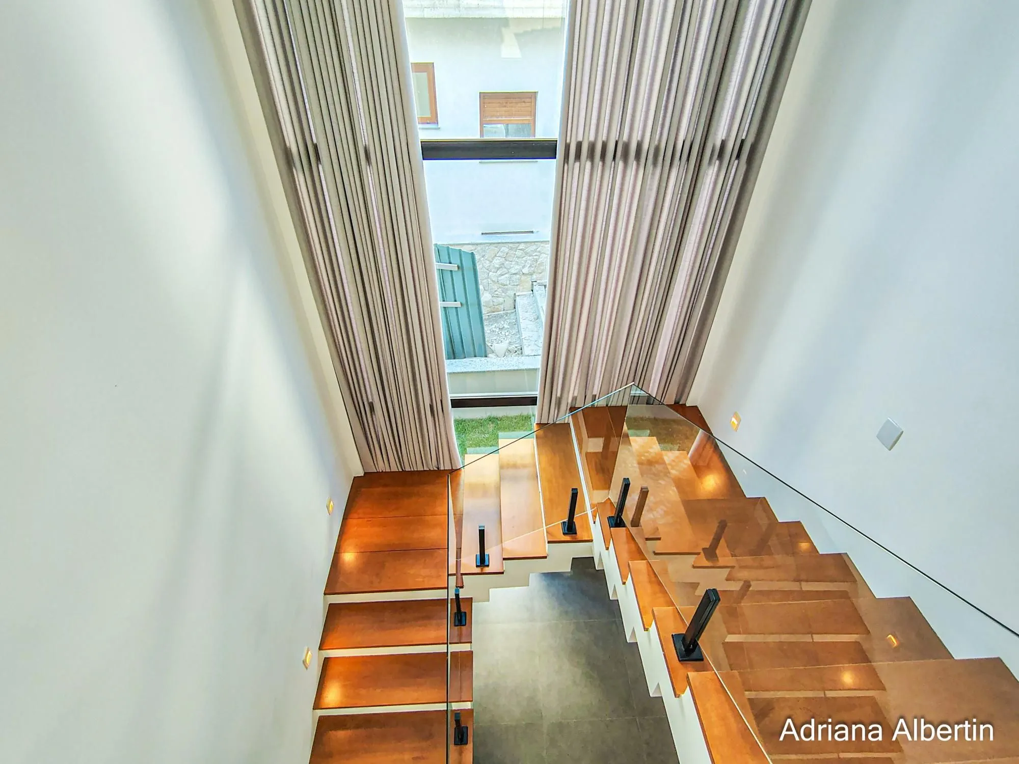 Imagem Casa com 345m², piscina e vista para o Guaiba