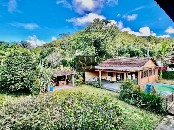 Imagem Casa para Venda em Teresópolis, Albuquerque, 3 dormitórios, 1 suíte, 2 banheiros, 3 vagas
