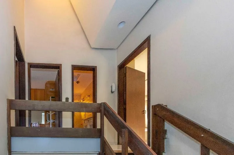 Imagem Casa para Venda - 420m², 5 dormitórios, sendo 2 suites, 6 vagas - Nonoai
