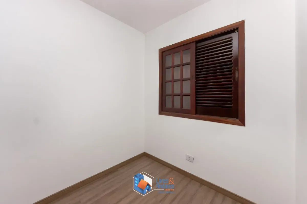 Imagem Sobrado para venda em Jardim Londrina com 4 quartos, sendo 1 suíte, 340m²
