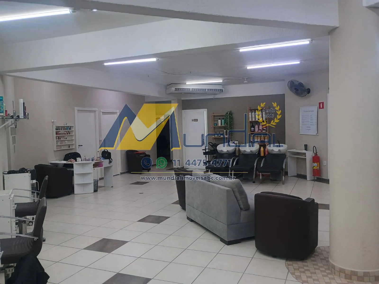 Foto do imóvel Salão Comercial 242 m² com 8 Vagas no Bangu, Santo André.
