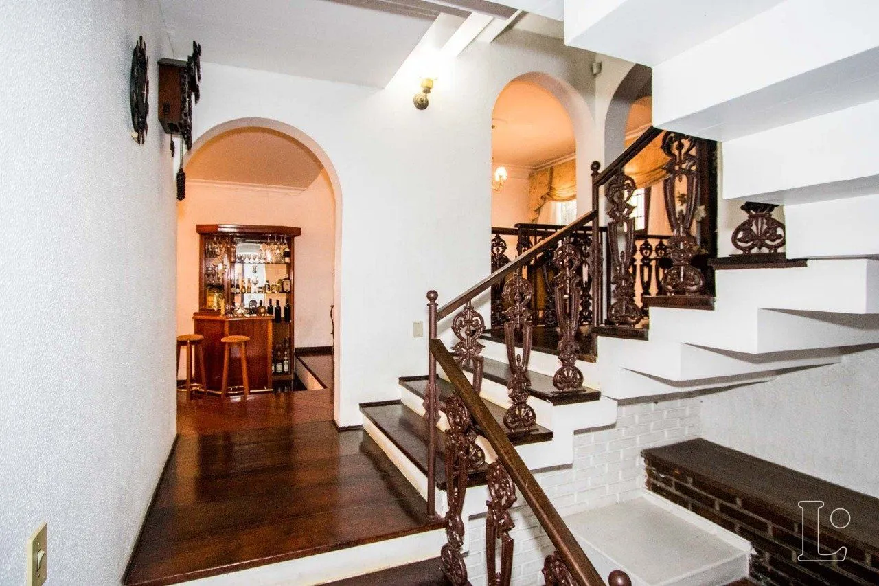 Imagem Casa para Venda - 485m², 4 dormitórios, sendo 1 suites, 3 vagas - Cristal