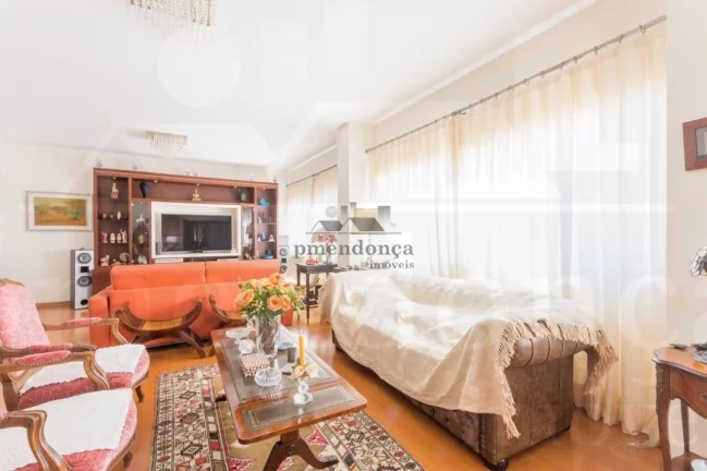 Foto do imóvel Apartamento amplo em uma das ruas mais cobiçadas de Pinheiros! Reformado, com 4 dormitórios sendo ...