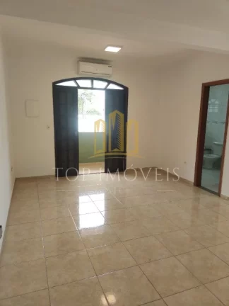 Imagem Casa Ampla com 4 Dormitórios (2 Suítes), Churrasqueira e Ótima Localização – Próxima ao Shopping Oriente!