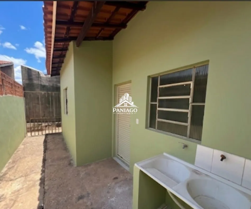 Imagem CASA COM 2 QUARTOS NO BAIRRO NOVO TERCEIRO- AMPLO TERRENO