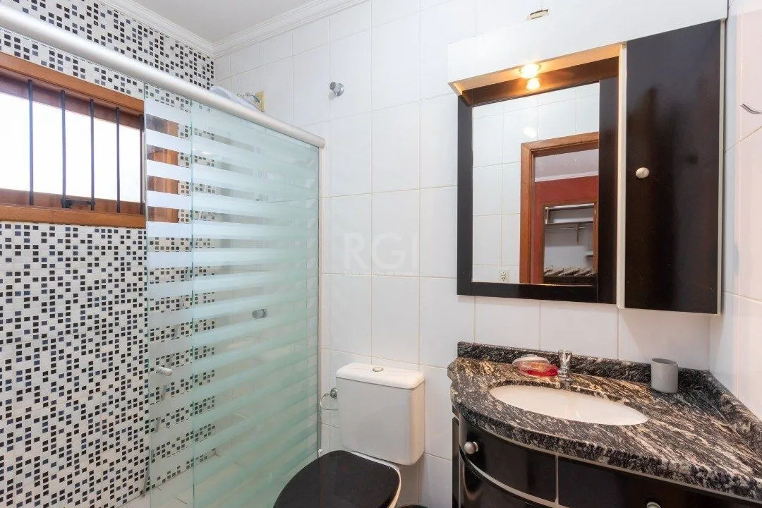 Imagem Casa para Venda - 247m², 3 dormitórios, sendo 1 suites, 4 vagas - Vila Nova
