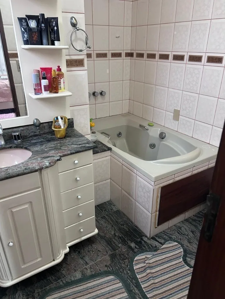 Imagem Imperdível casa à venda em Santo André-SP, Vila Humaitá: 3 quartos, 1 suíte, 2 banheiros, 3 vagas - 225m²!