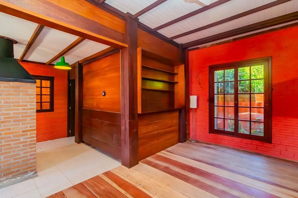 Imagem Casa de 3 dormitórios, no Bairro Ponta Grossa - Porto Alegre