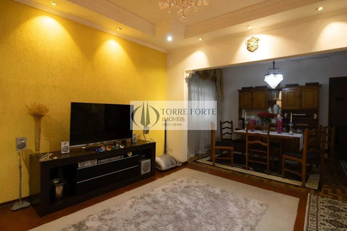 Imagem Casa com lindo espaçoso quintal, 3 vagas de garagem, 2 dormitórios