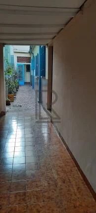 Imagem Oportunidade Imperdível: Casa Antiga em Localização Estratégica com Potencial Comercial!