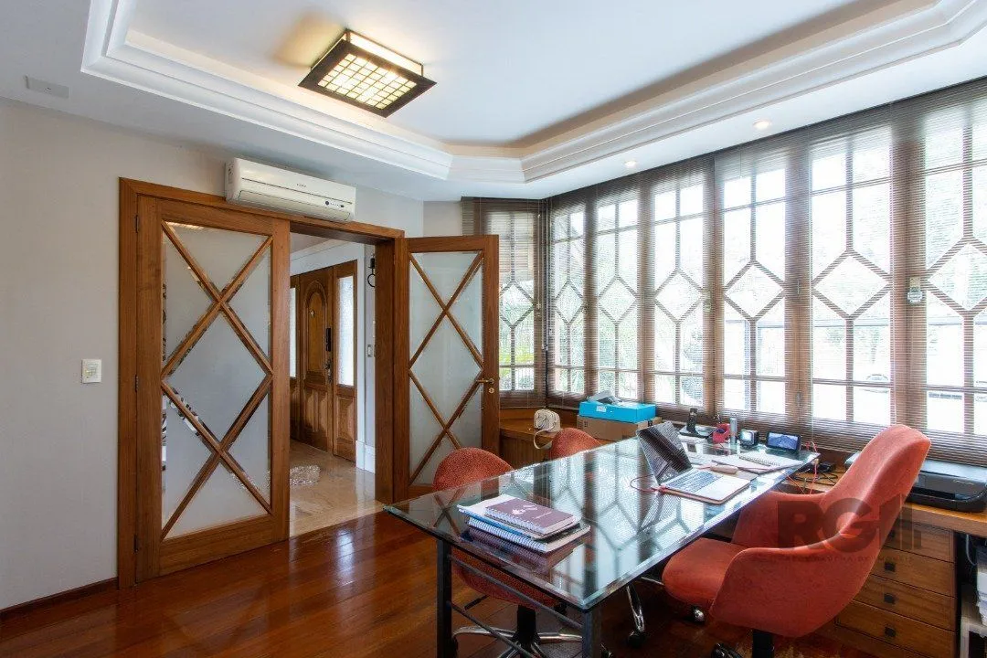 Imagem Casa para Venda com 4 dormitórios, sendo 2 suites e 4 vagas no bairro Jardim Isabel