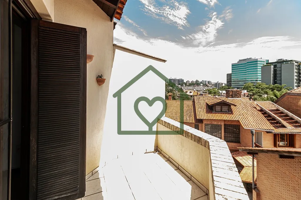 Imagem Casa 4 Quartos na Chácara das Pedras, Porto Alegre 
 
A casa conta com 4 dormitórios amplos, sendo...