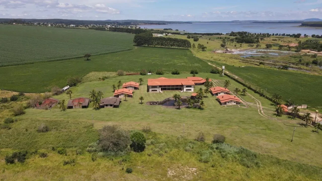 Imagem Fazenda comercial de alto padrão no Centro de SP: 28 quartos e 24.500 m² de área!