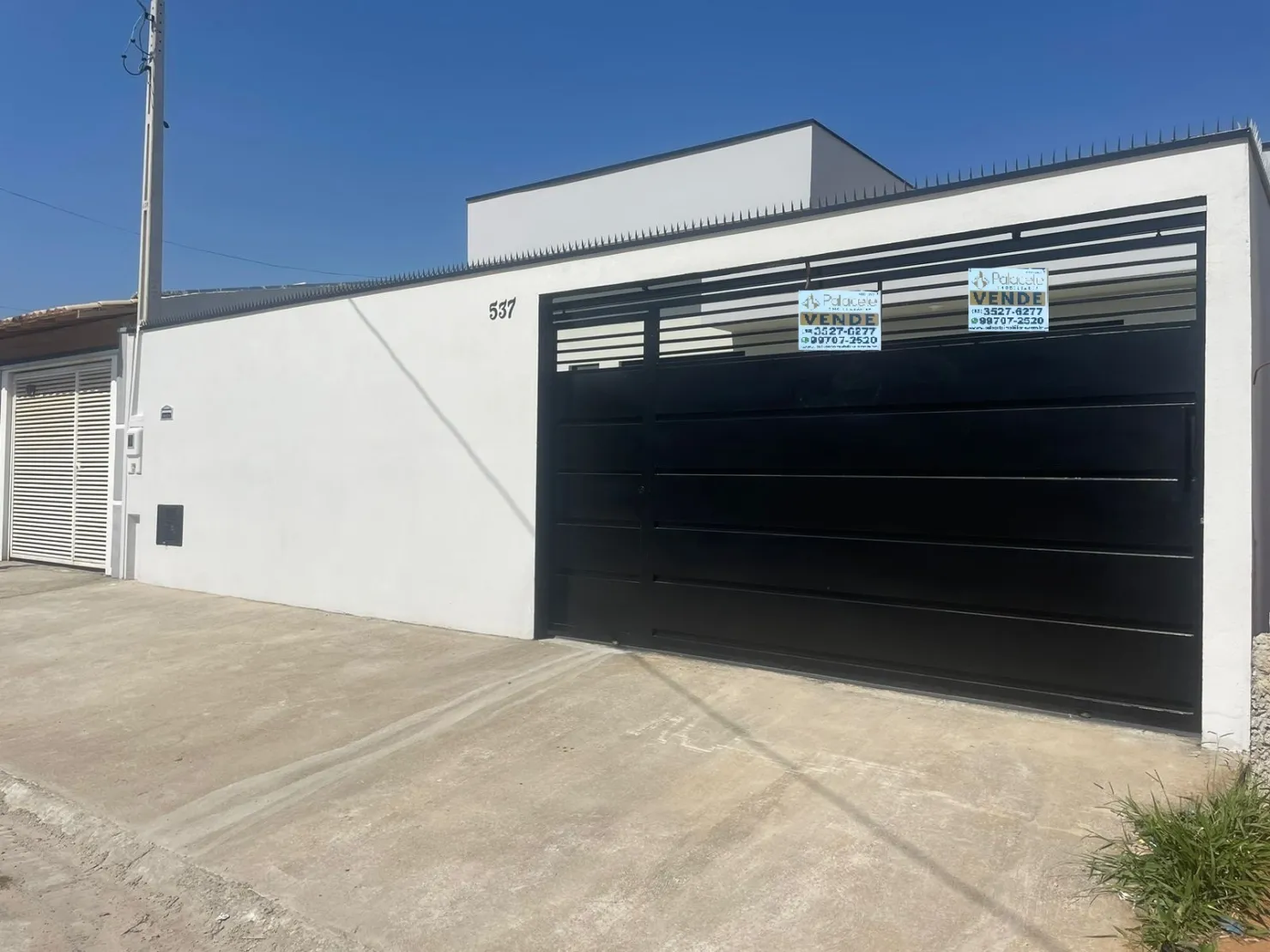 Foto do imóvel Casa à venda 2 dormitórios uma suíte com 1 lavabo, Loteamento Residencial e Comercial Araguaia, Pindamonhangaba, SP