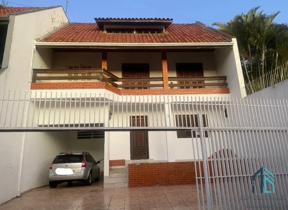 Foto do imóvel Sobrado em condomínio, 03 quartos c/suíte, área Gourmet com Churrasqueira em Curitiba PR