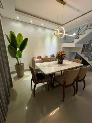 Imagem Casa em Condomínio de Luxo em Cuiabá-MT - 3 Quartos, 1 Suíte, 3 Salas, 2 Banheiros, 2 Vagas de Garagem - 158m². Venha Conferir!