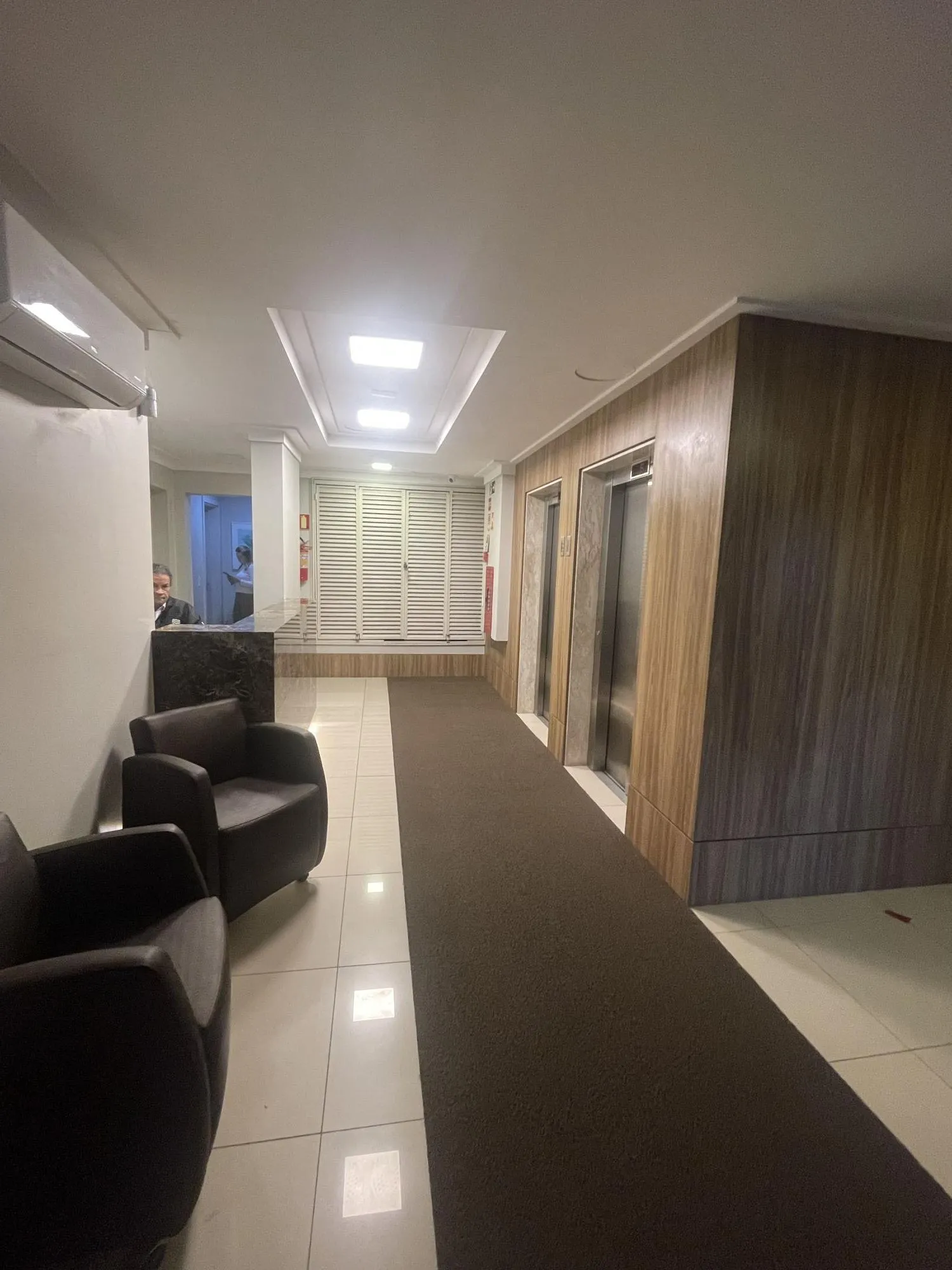 Imagem Ampla sala comercial com vaga de garagem escriturada
