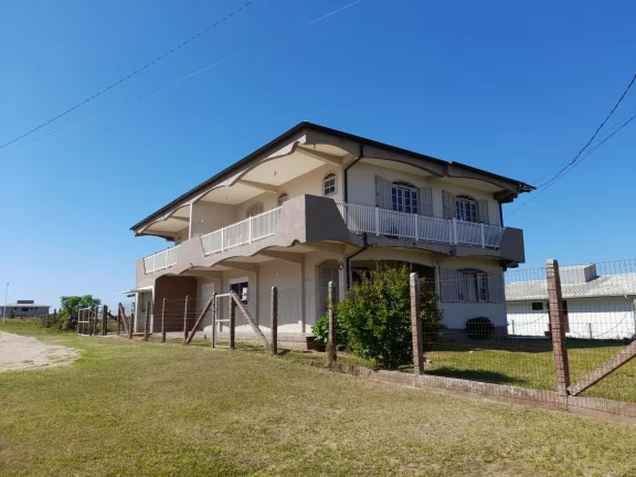 Imagem Magnífico Imóvel em Garopaba-SC: Casa e 2 Aptos, Vista para o Mar, 310m², Próx. à Praia.