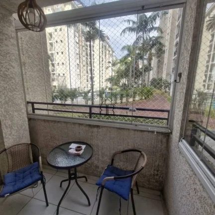 Imagem Apartamento de 55m², localizado no térreo, com 2 dormitórios e 1 vaga de garagem, varandas são e...