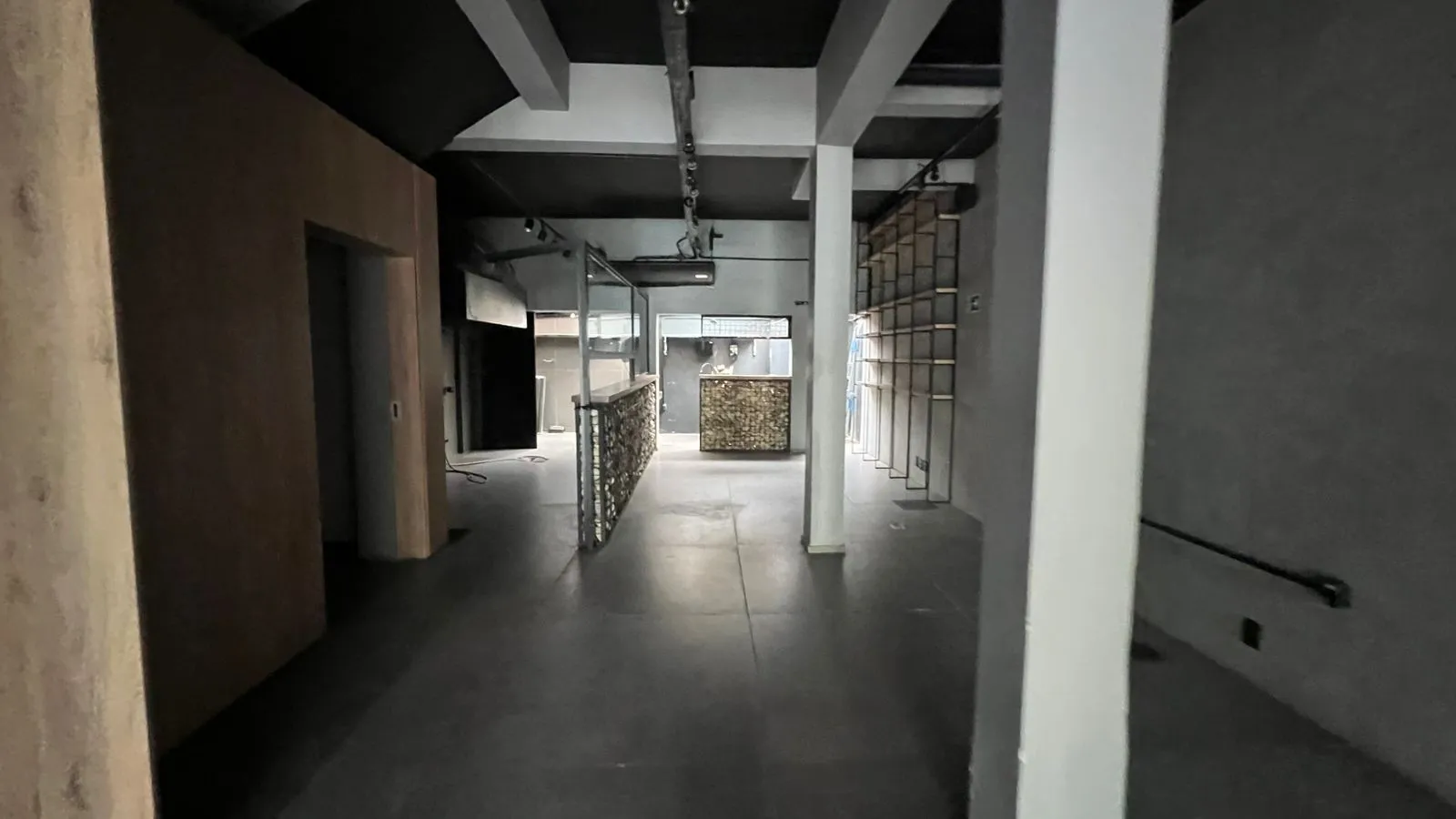 Imagem Loja com 90m², localizada no bairro Auxiliadora em Porto Alegre/RS.