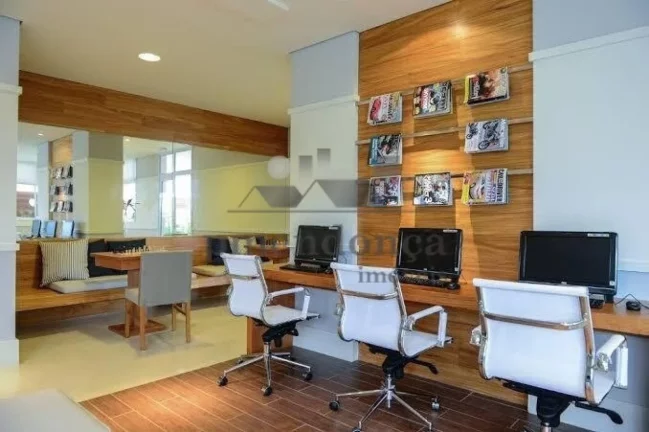 Imagem Apartamento em andar alto, com excelente vista, varanda envidraçada, living para 02 ambientes, 03 d...