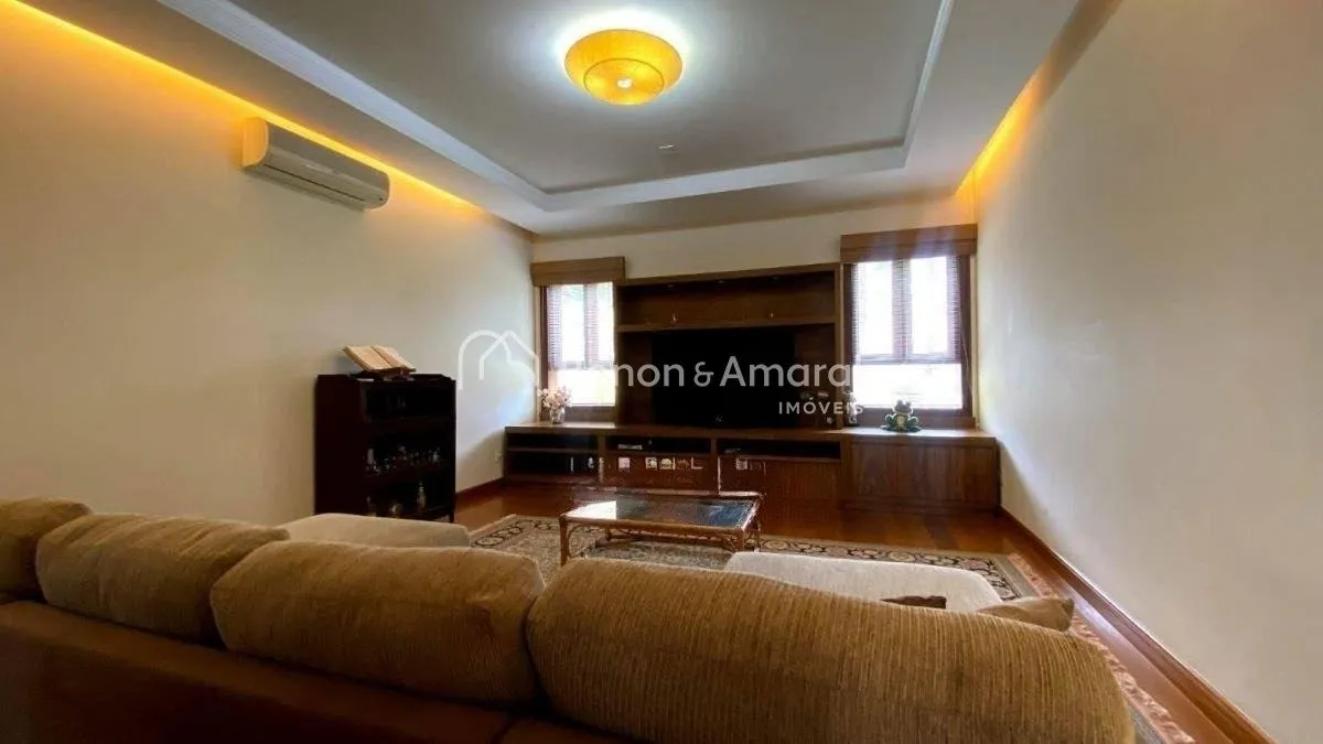 Imagem Casa em condomínio com 500 m² e 5 quartos
