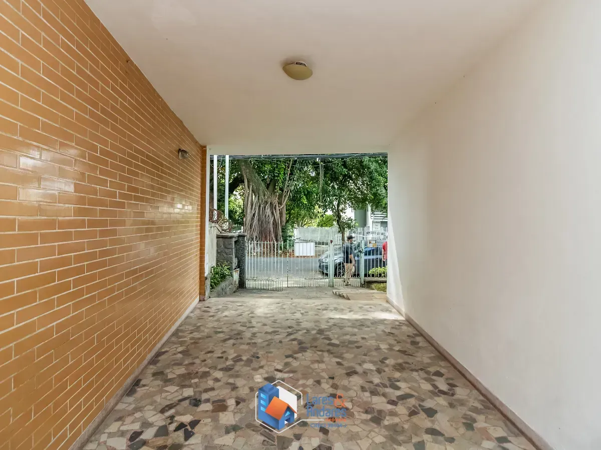 Imagem Casa para venda em Lapa com 6 quartos, sendo 2 suítes, 132m²