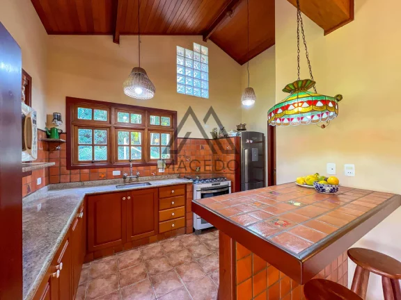 Imagem Casa típica da Granja Viana, em condomínio com mata Atlântica predominante. Propriedade exclusiva...