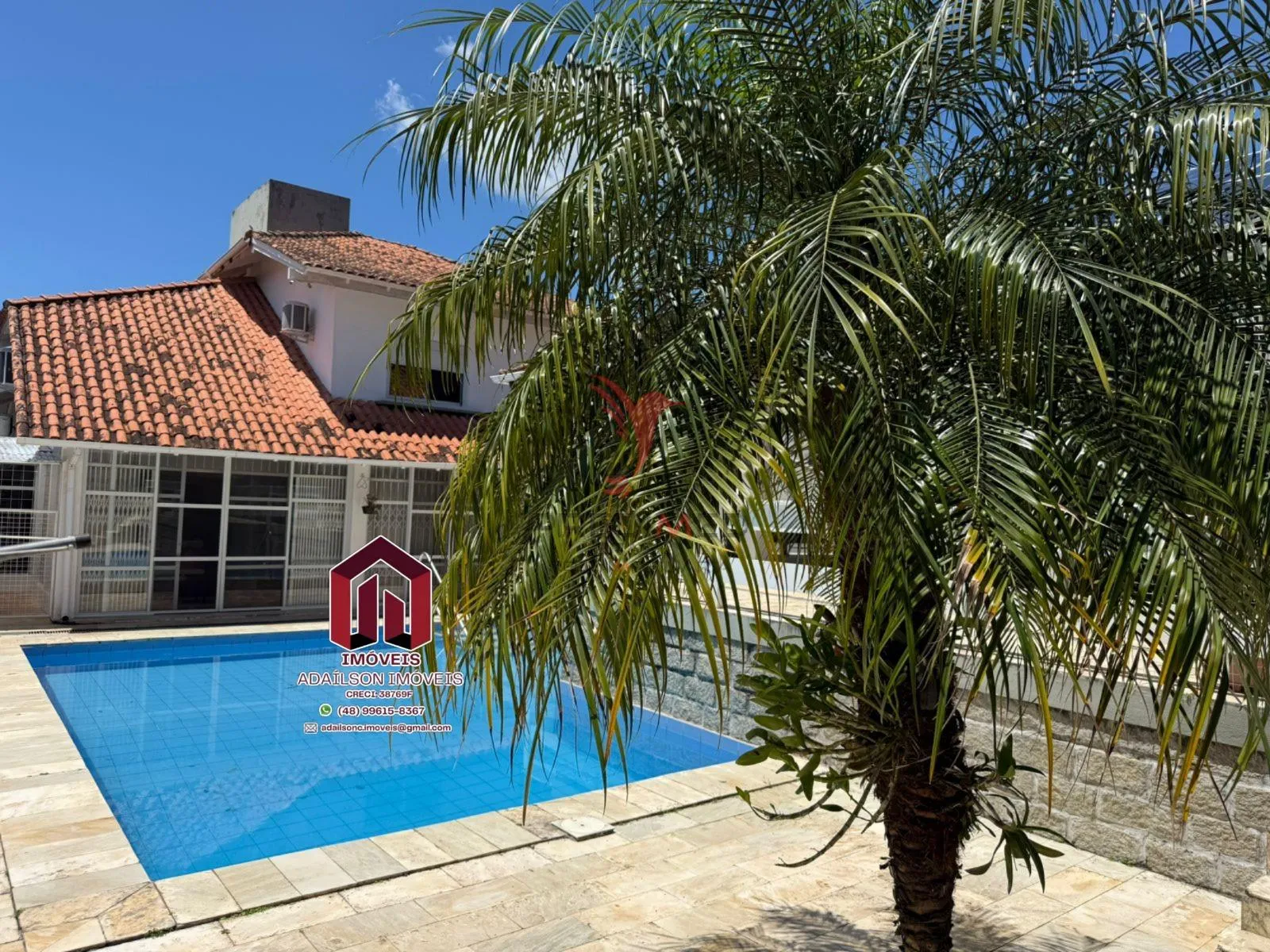 Imagem Linda Casa em Florianópolis, SC Brasil -Bairro Trindade com 4 dormitórios, sendo 2 suítes