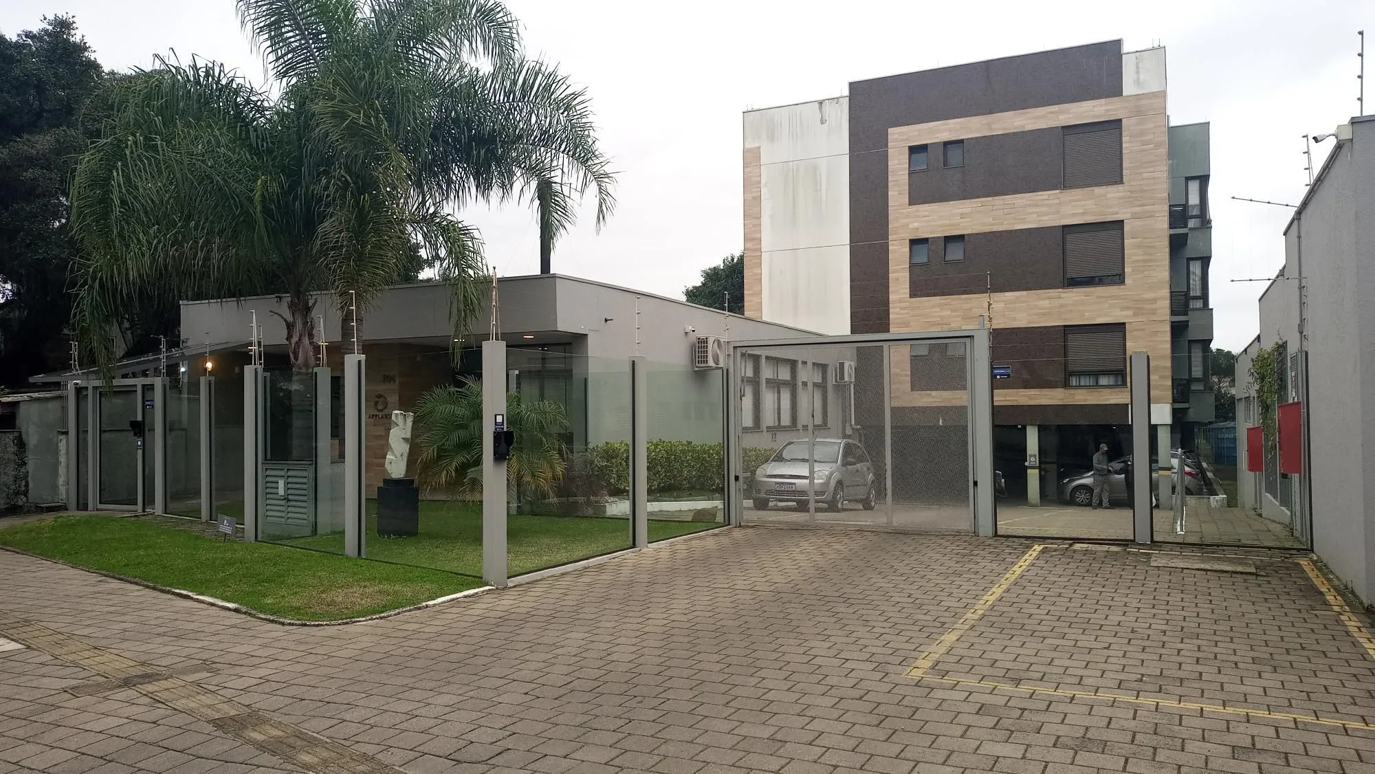 Imagem Apartamento com 3 dormitórios e 2 vagas, no bairro Ipanema