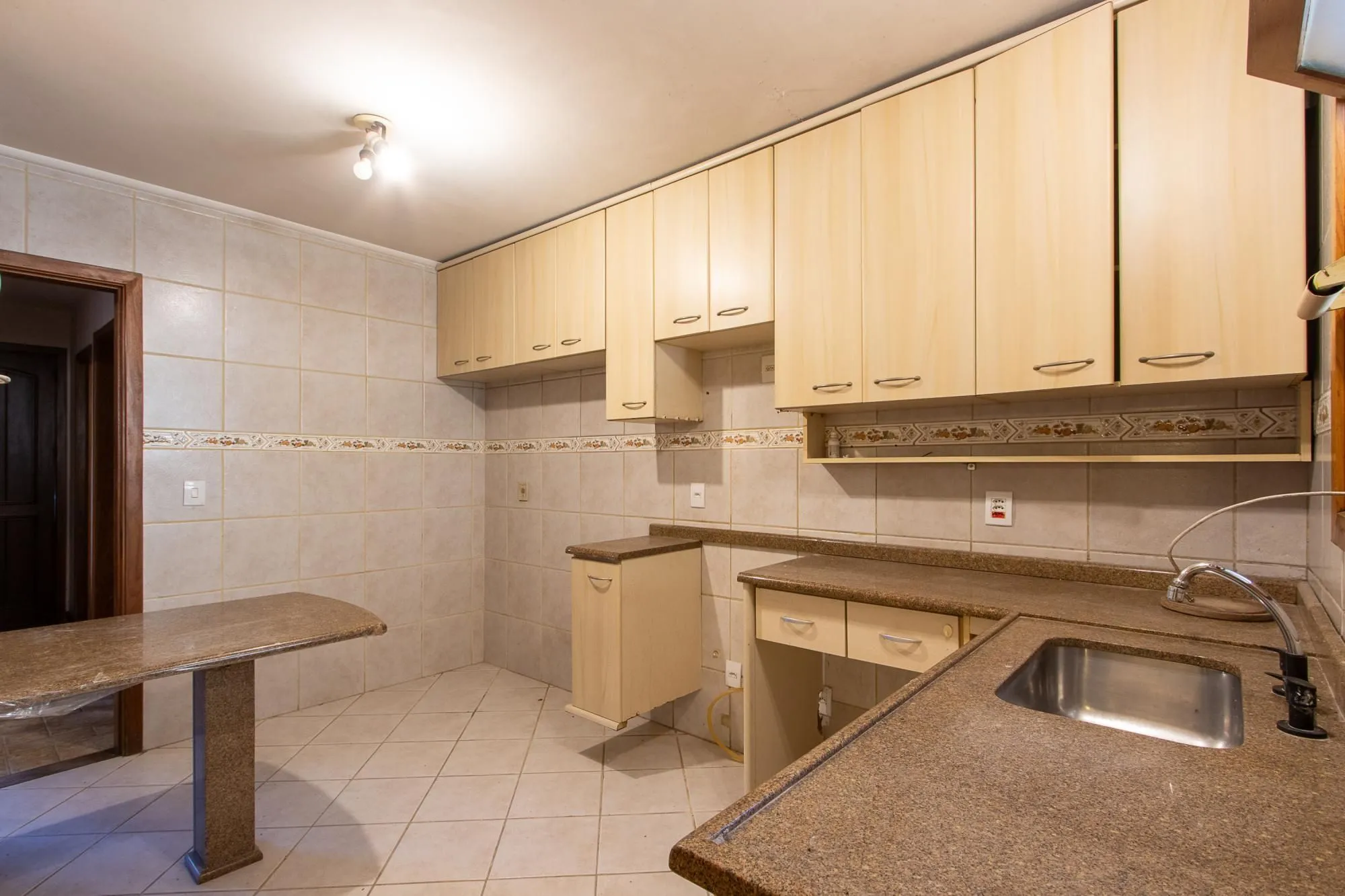 Imagem Casa 3 dormitórios, 1 suíte, 2 vagas - Bairro Camaquã