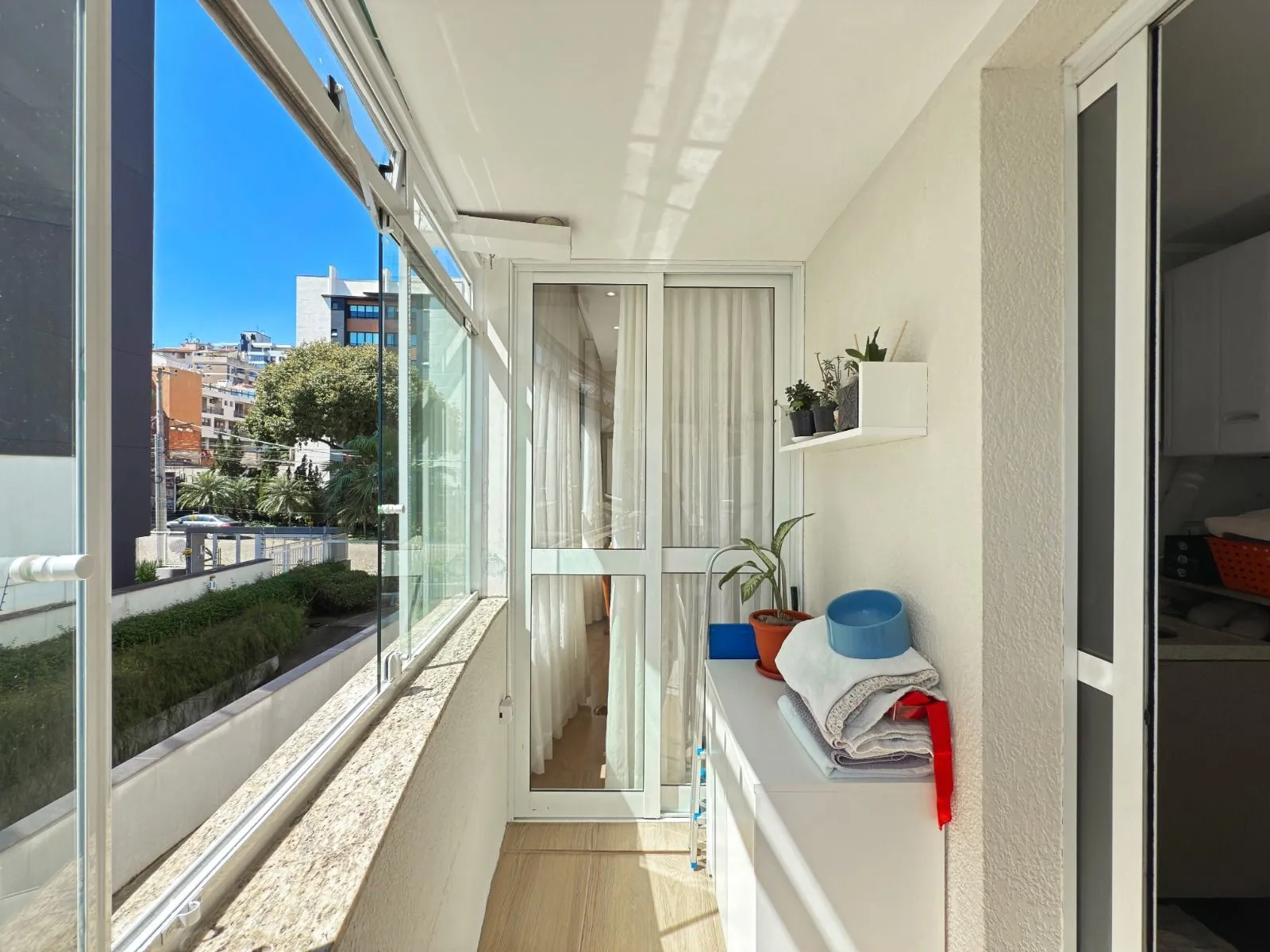 Imagem Excelente apartamento de 3 dormitórios, 1 suíte e 2 vagas de garagem.