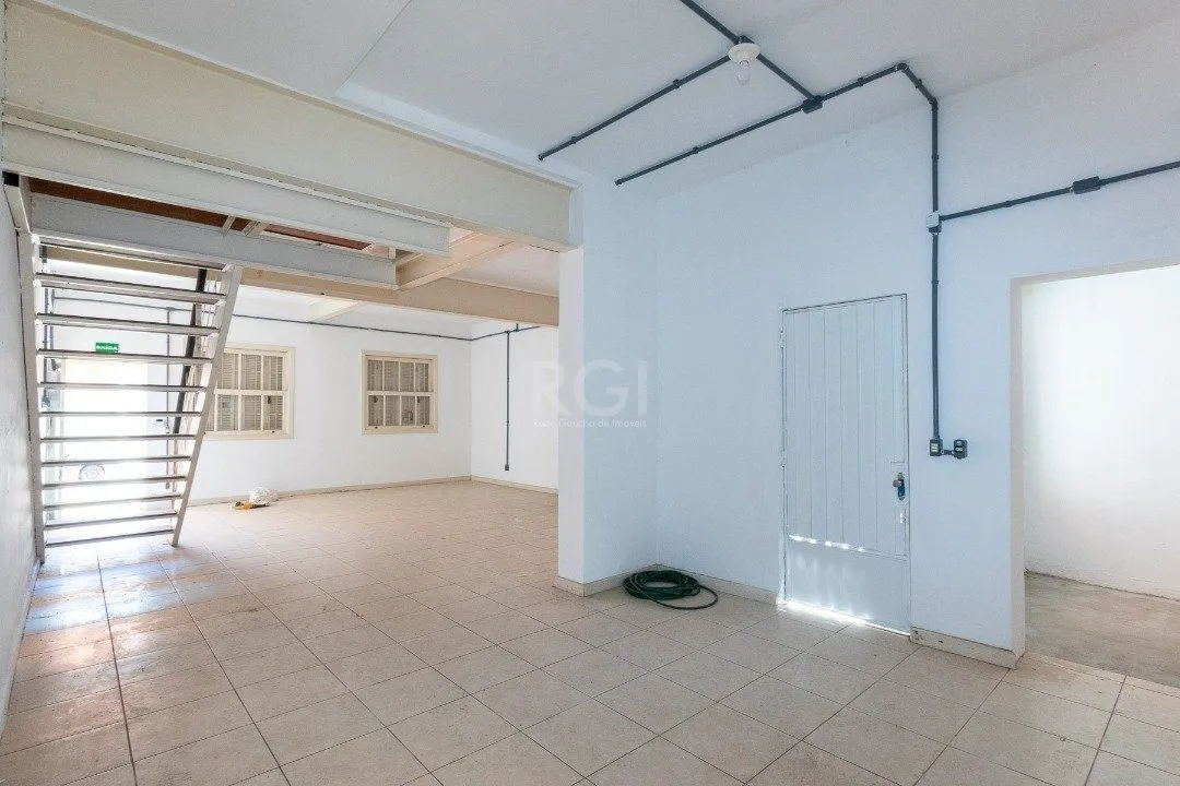 Imagem Casa para Venda - 232m², 3 dormitórios, 2 vagas - Navegantes