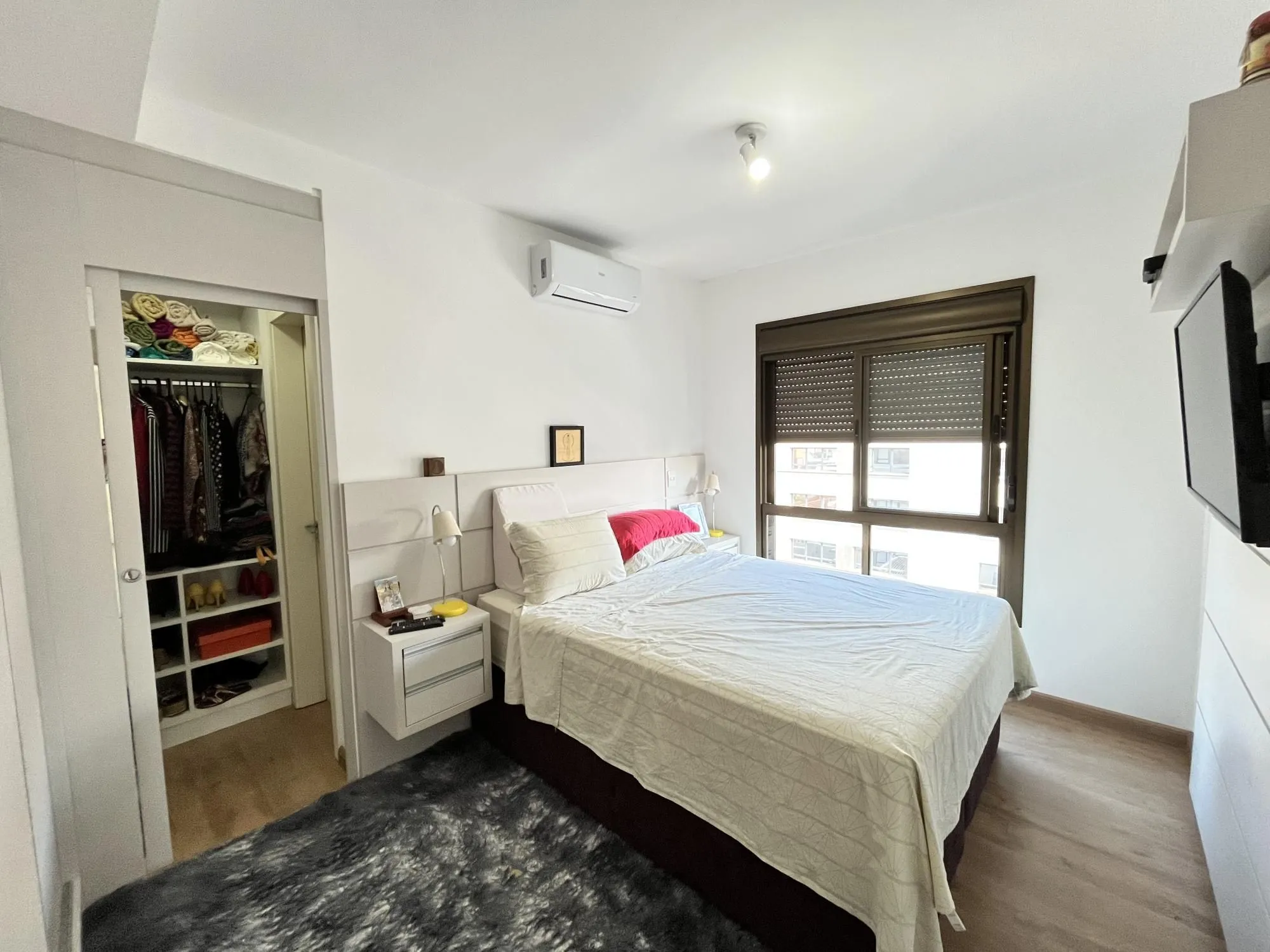 Imagem Apartamento de 3 quartos, suíte e 2 vagas de garagem no bairro Menino Deus POA