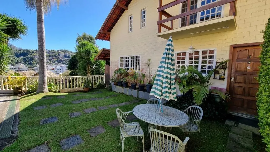 Foto do imóvel Casa em Condomínio para Venda em Teresópolis / RJ em Rua Waldemar de Assis Ribeiro