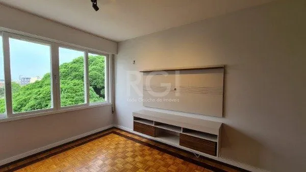 Imagem Apartamento 02 dormitórios com dependência e duas vagas no bairro São João.