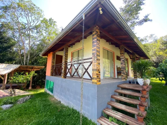 Imagem Sítio a VENDA, no Bairro Rolador, em Canelinha 10 Km, do centro. Nesse passa um ribeiro de cachoeira nos fundos da casa Tendo uma casa de 2 dormitóri