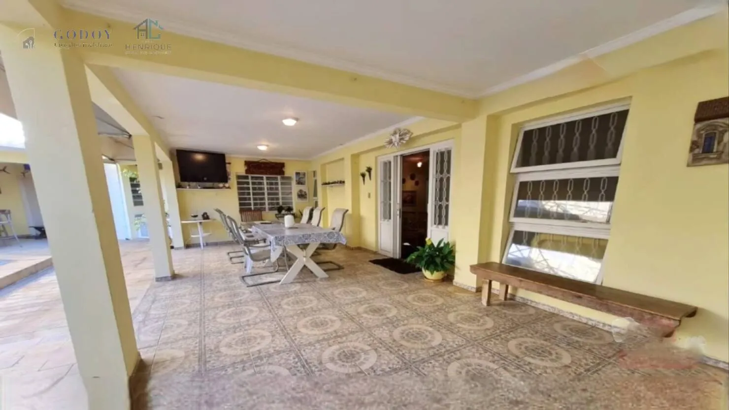 Imagem Casa com Potencial para Pousada - Localização Privilegiada