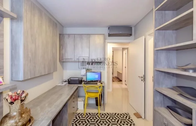 Imagem Apartamento com 3 suítes à venda no Centro de Balneário Camboriú/SC