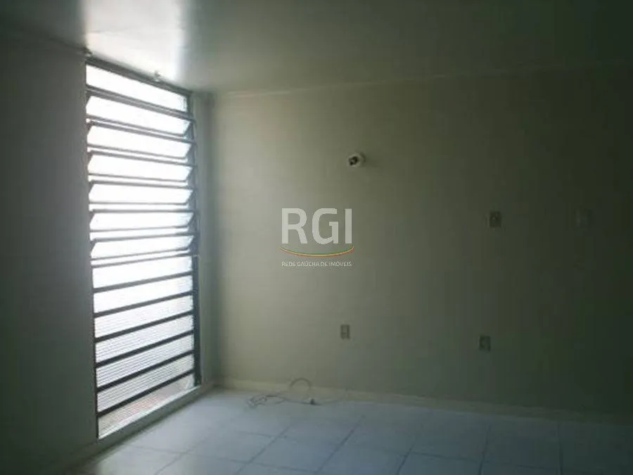 Imagem Casa para Venda - 250m², 3 dormitórios, 2 vagas - Petrópolis