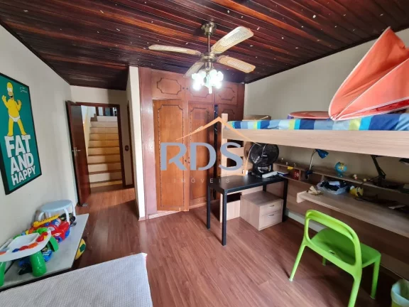 Imagem Oportunidade única, casa com 4 suítes, 5 vagas e piscina.