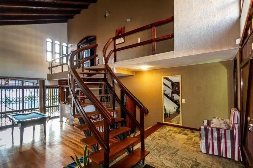 Imagem Casa 303m² - 4 dormitórios, 2 vagas no bairro Santo Antônio