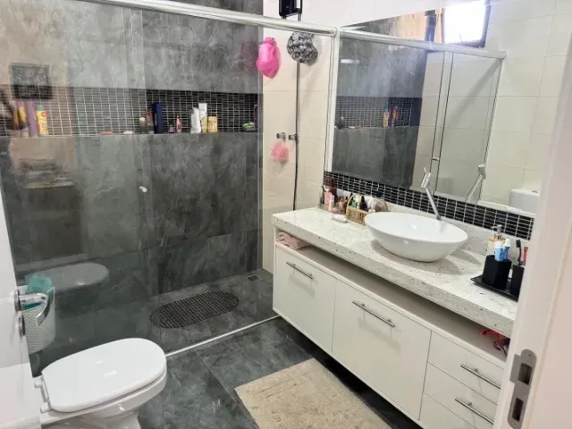 Imagem Lindo Sobrado à Venda em Condomínio Fechado em Sorocaba - 3 Suítes, Espaço Gourmet e Energia Solar