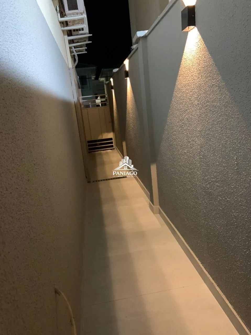 Imagem Imóvel Residencial com 2 Suítes e 247,30 m² de Área Total