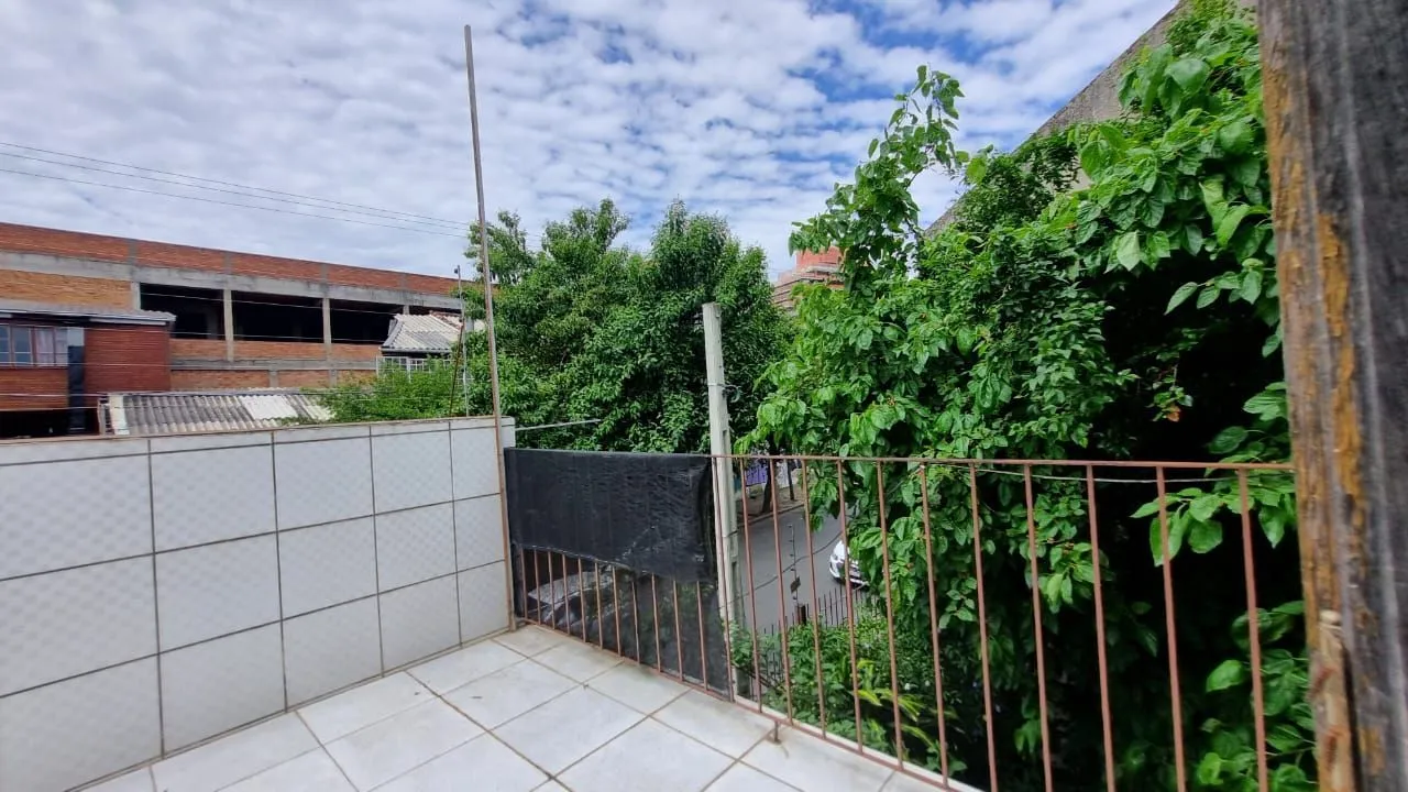Imagem Casa estilo sobrado para venda de 3 dormitórios com 2 vagas de garagem no bairro Cidade Baixa em Porto Alegre/RS.