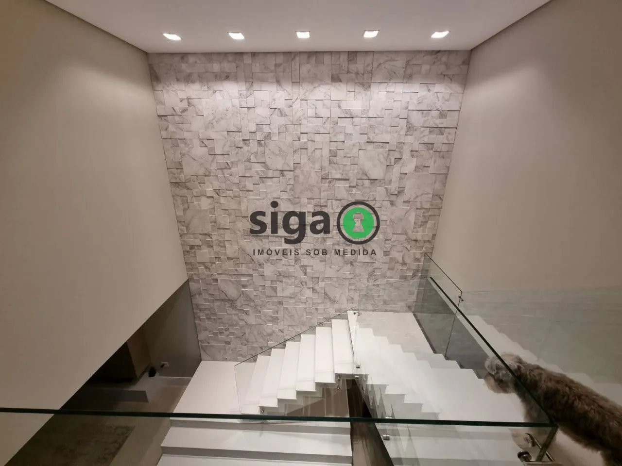 Imagem JARDIM PAULISTA: CASA COM 4 SUÍTES - 4 VAGAS - 415M²