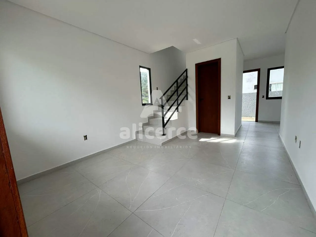 Imagem Sobrado à venda com 2 quartos , 47m² em Bela Vista Palhoça
